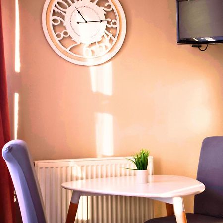 Studios & Appartements Confortables Au Centre De Bourbourg - Gare A Proximite Екстериор снимка