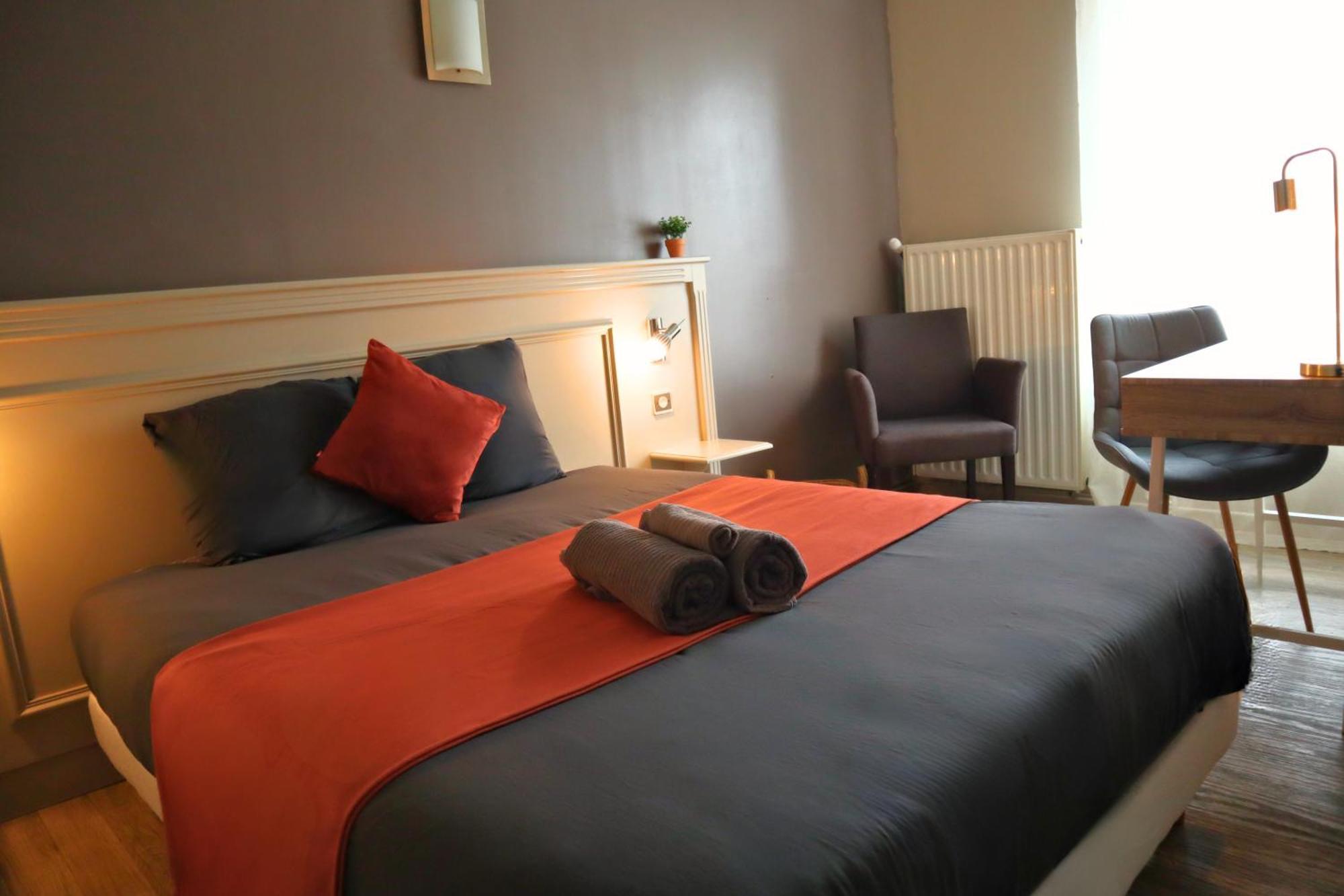 Studios & Appartements Confortables Au Centre De Bourbourg - Gare A Proximite Екстериор снимка